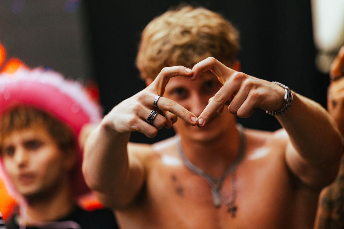 Loading... just a sec